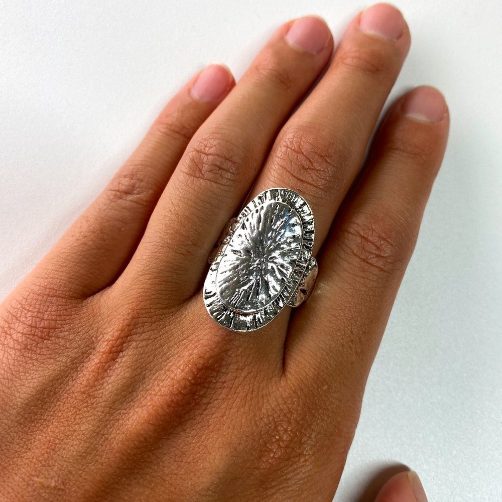 NWOT Silver Oval Ring, Size 10